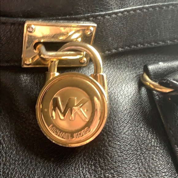 Michael Kors Bag. - Picture 2 of 8